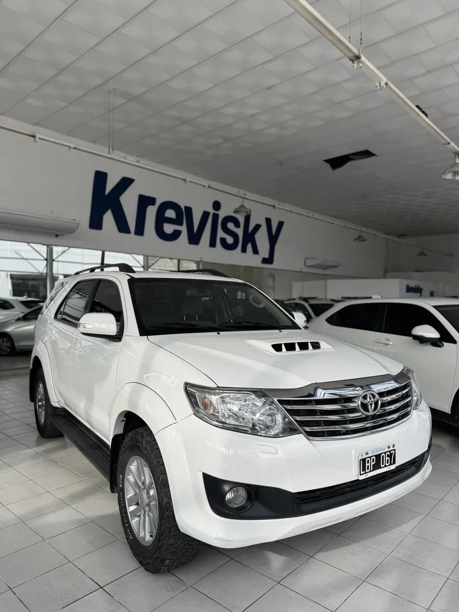 Toyota SW4 SRV CUERO 4X4 7AS